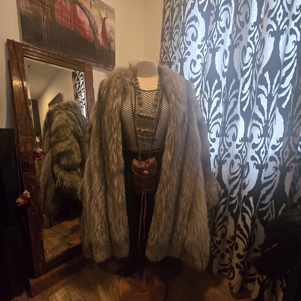 Luxurious Fox Fur Coat - Gray - Picture 5 of 16
